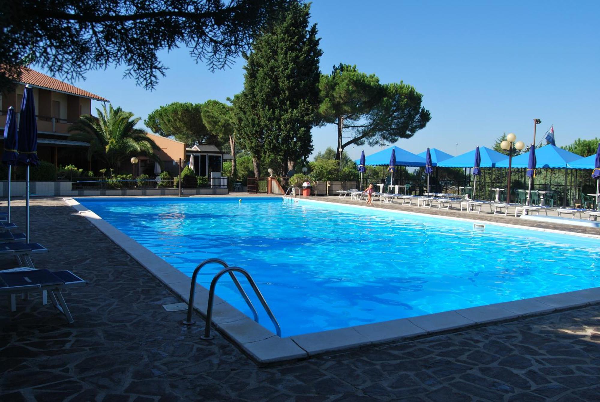 Hotel Ristorante Il Gabbiano Passignano sul Trasimeno Bagian luar foto