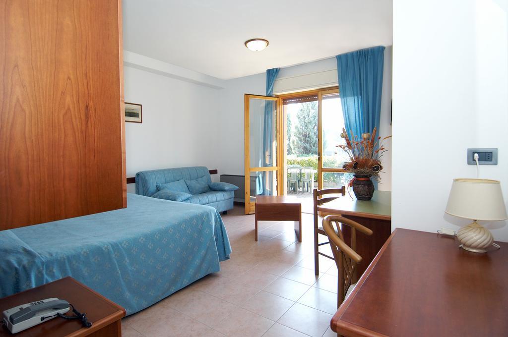 Hotel Ristorante Il Gabbiano Passignano sul Trasimeno Bagian luar foto