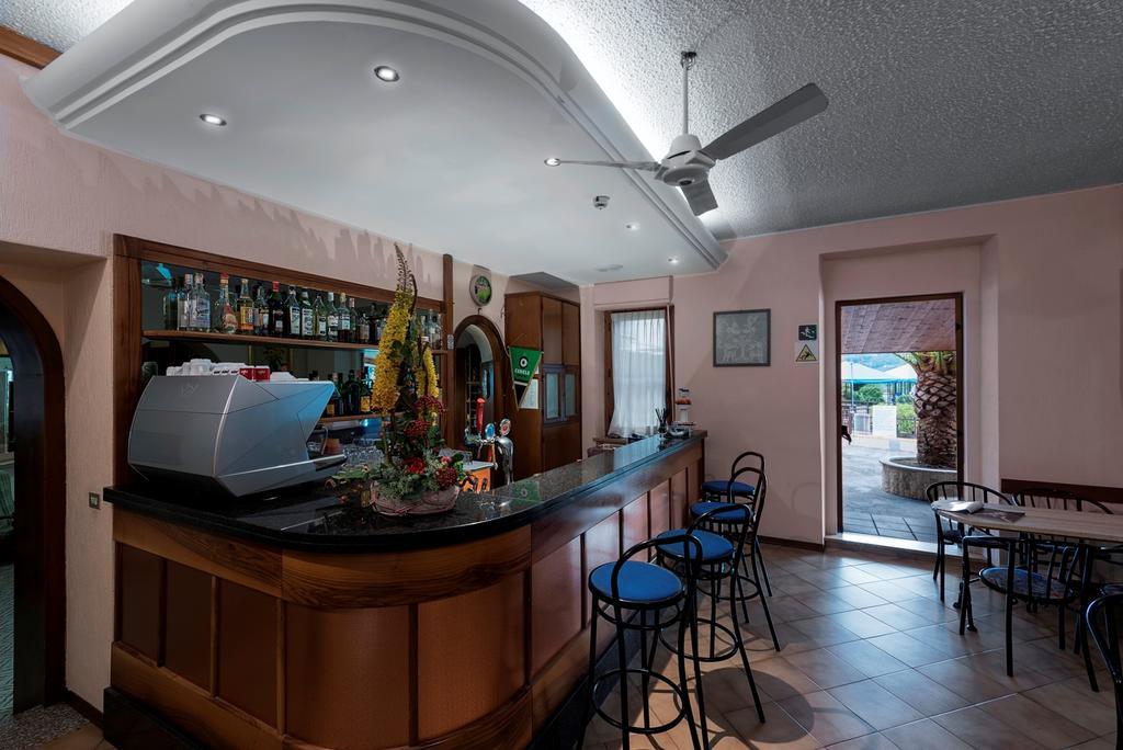 Hotel Ristorante Il Gabbiano Passignano sul Trasimeno Bagian luar foto